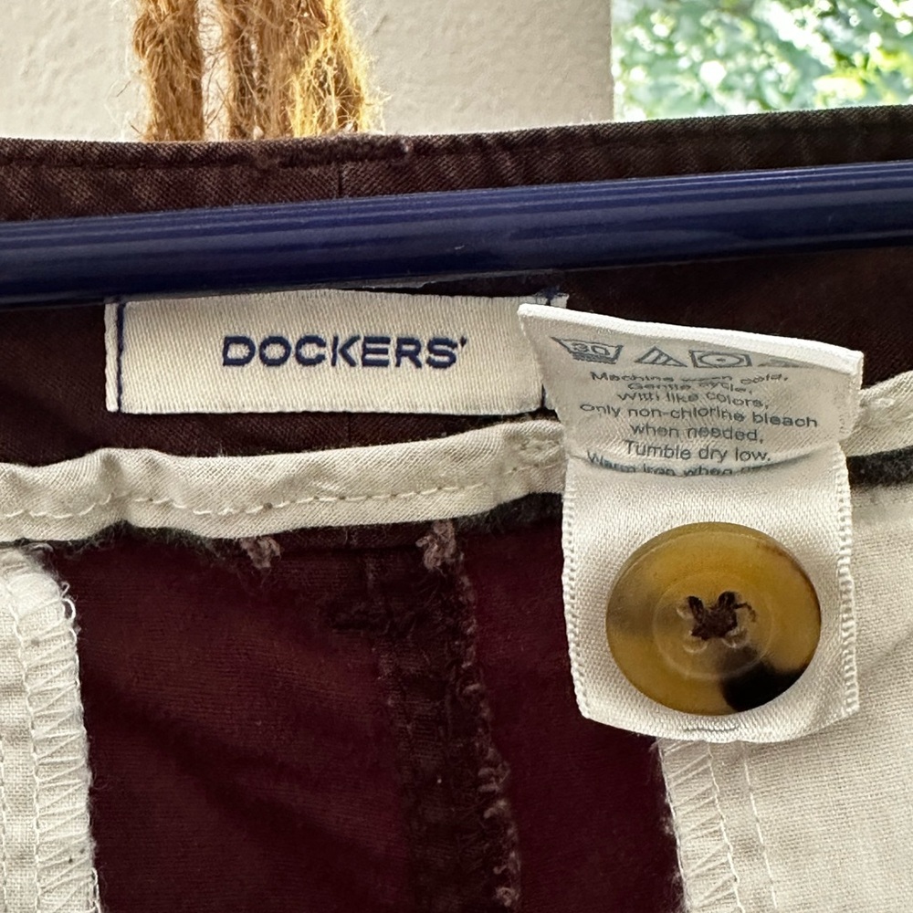Dockers size 14 capris